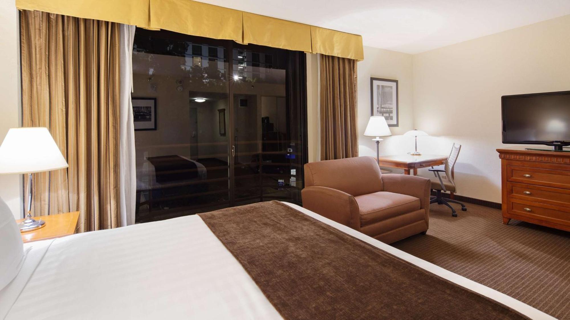 Best Western Plus Bayside Inn San Diego Exterior photo