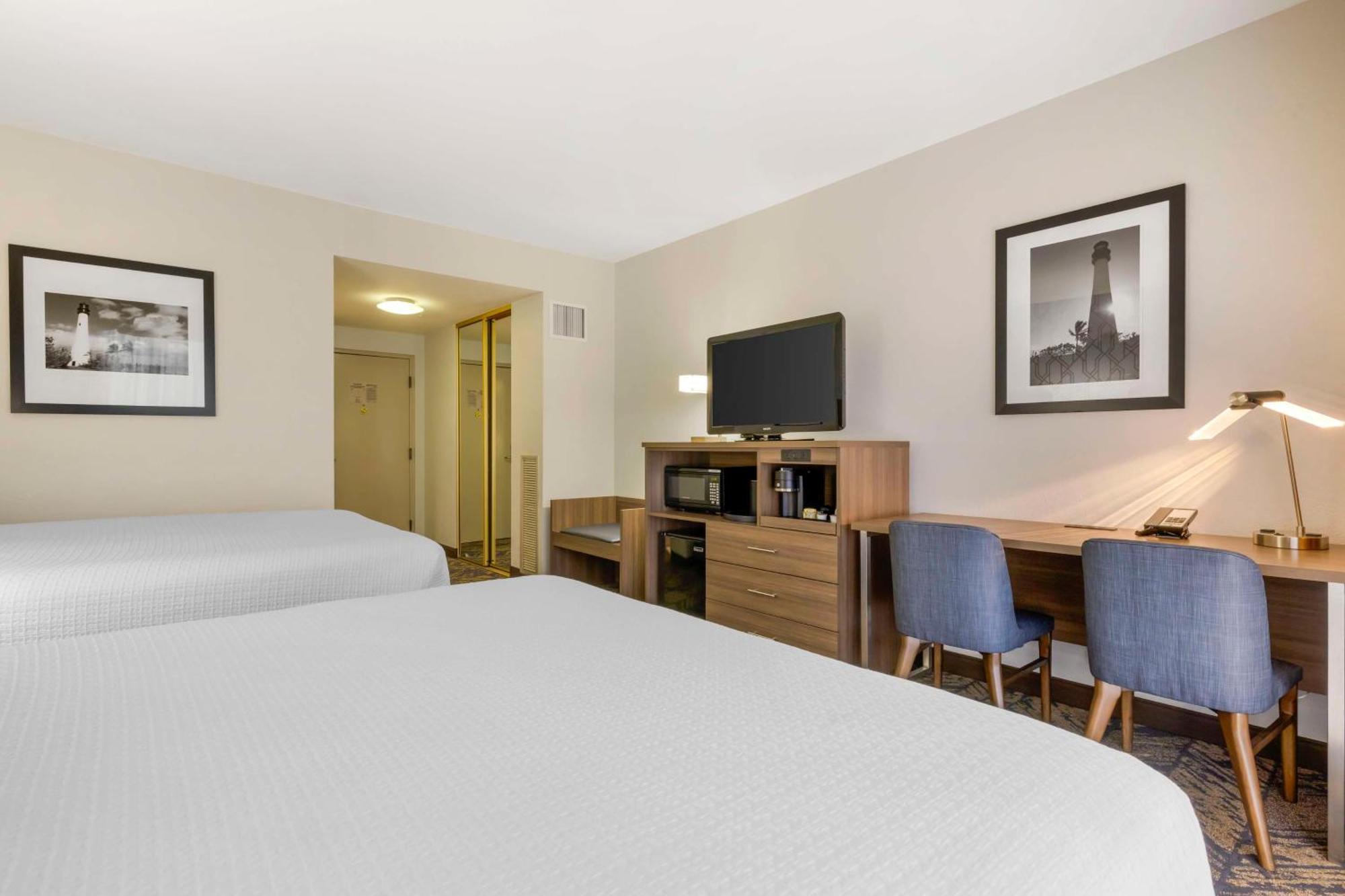 Best Western Plus Bayside Inn San Diego Exterior photo