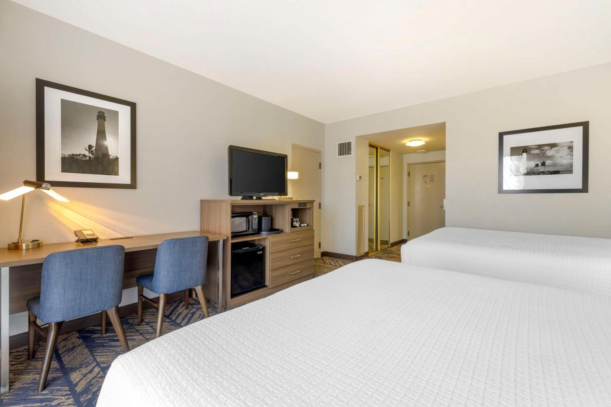Best Western Plus Bayside Inn San Diego Exterior photo