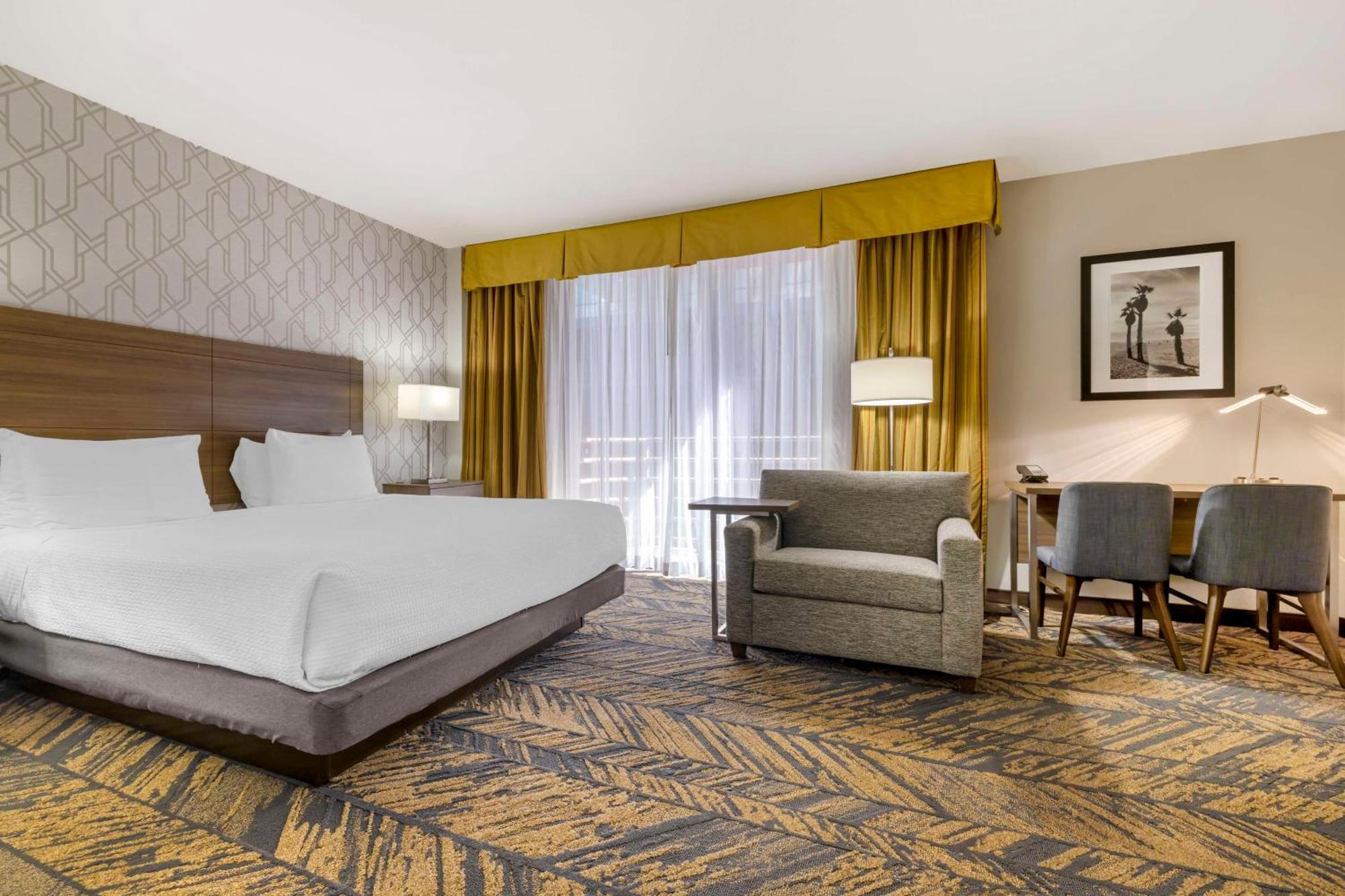 Best Western Plus Bayside Inn San Diego Exterior photo