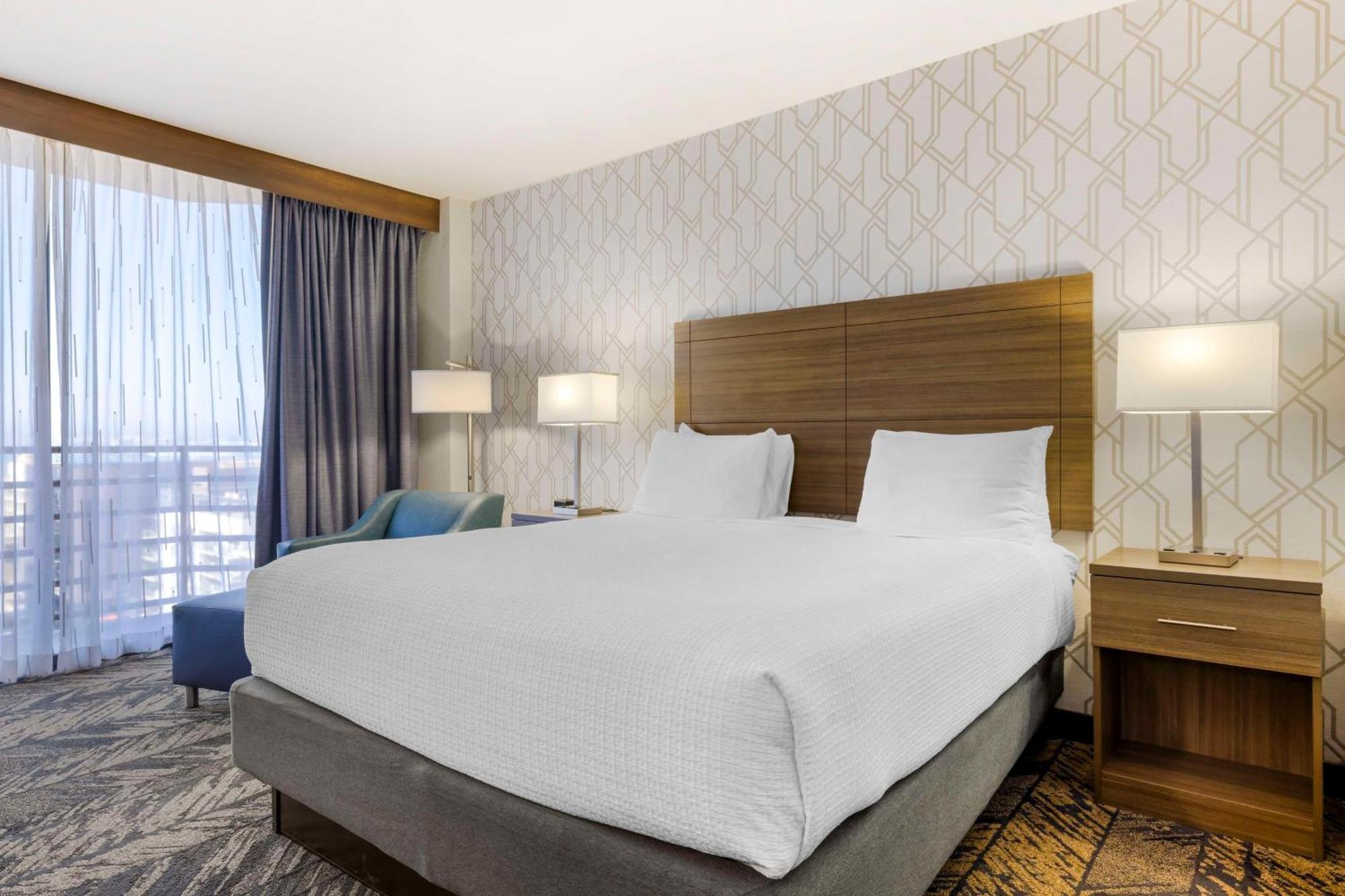 Best Western Plus Bayside Inn San Diego Exterior photo