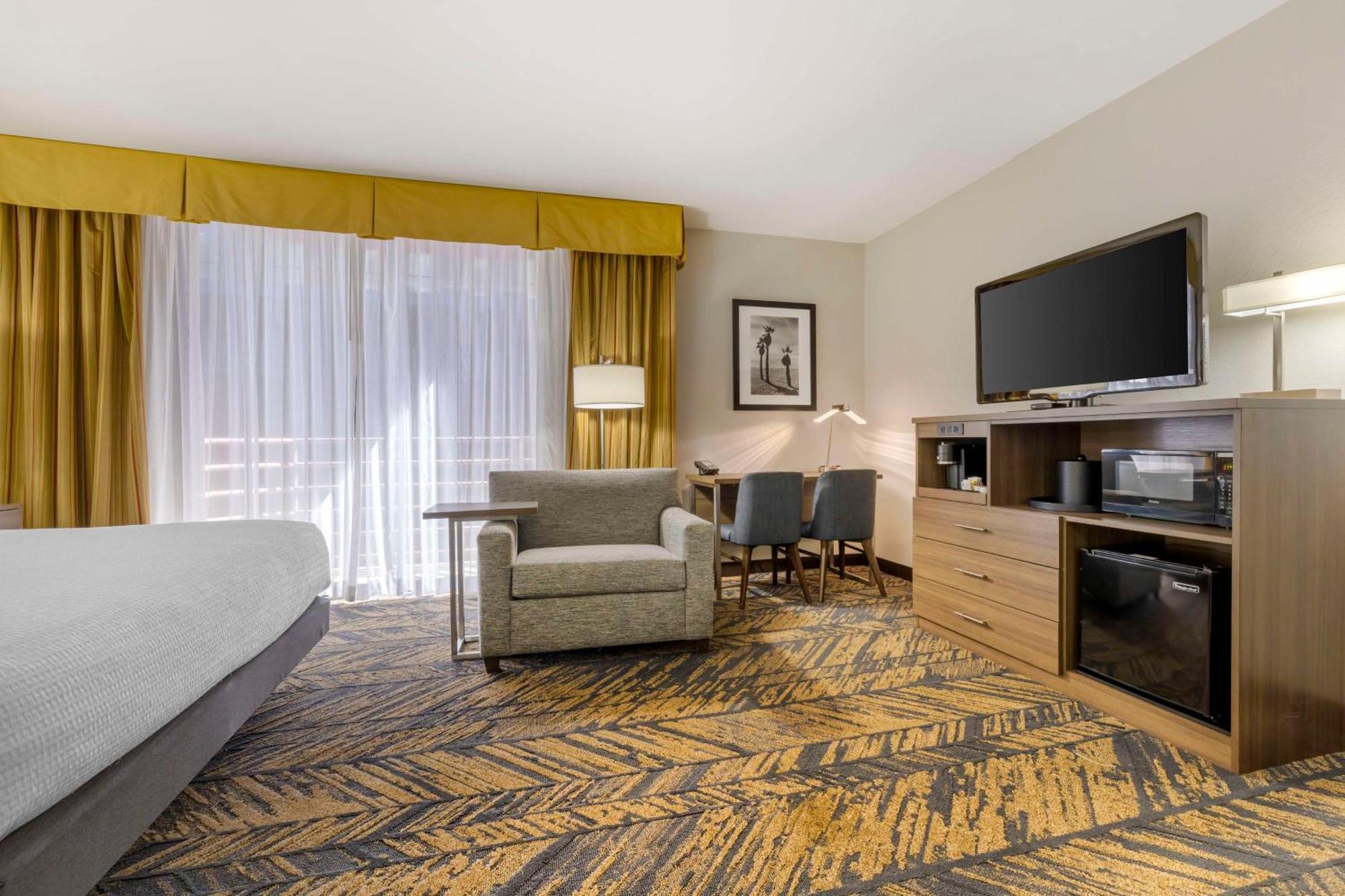 Best Western Plus Bayside Inn San Diego Exterior photo