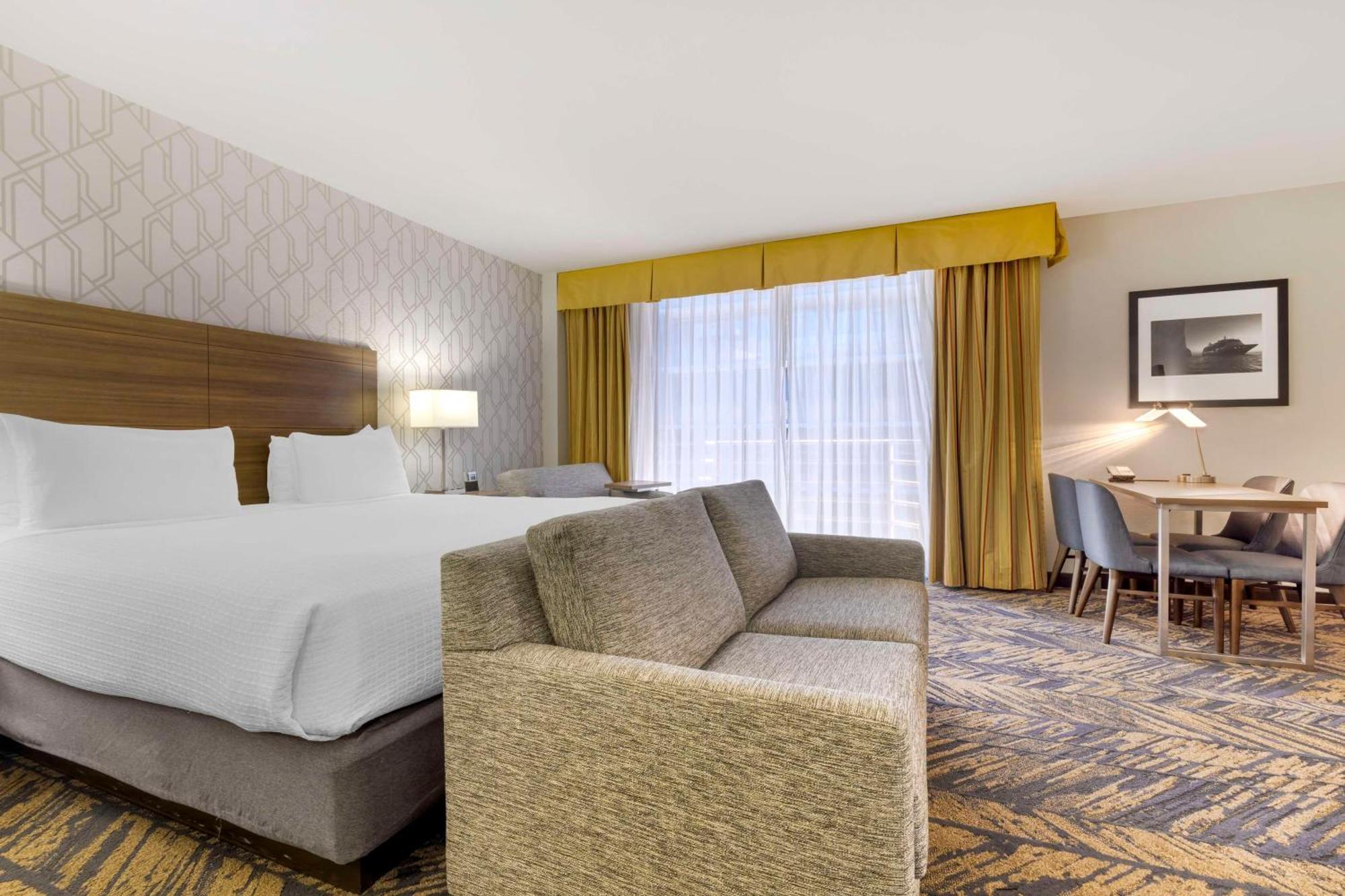 Best Western Plus Bayside Inn San Diego Exterior photo
