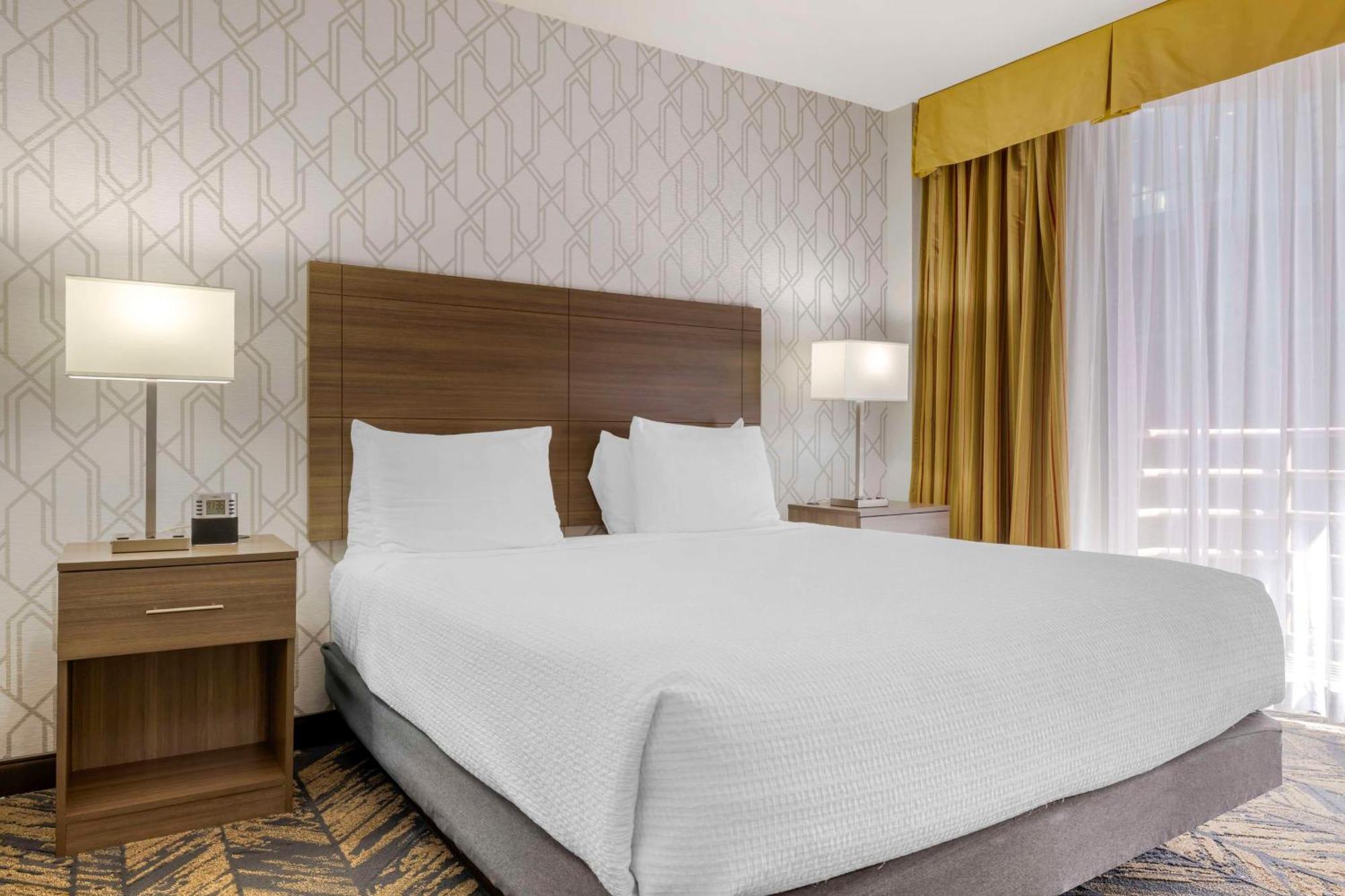 Best Western Plus Bayside Inn San Diego Exterior photo